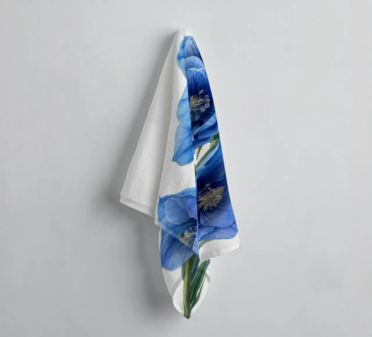 Fiore di delphinium 2 asciugamano da bagno da Bold Blooms