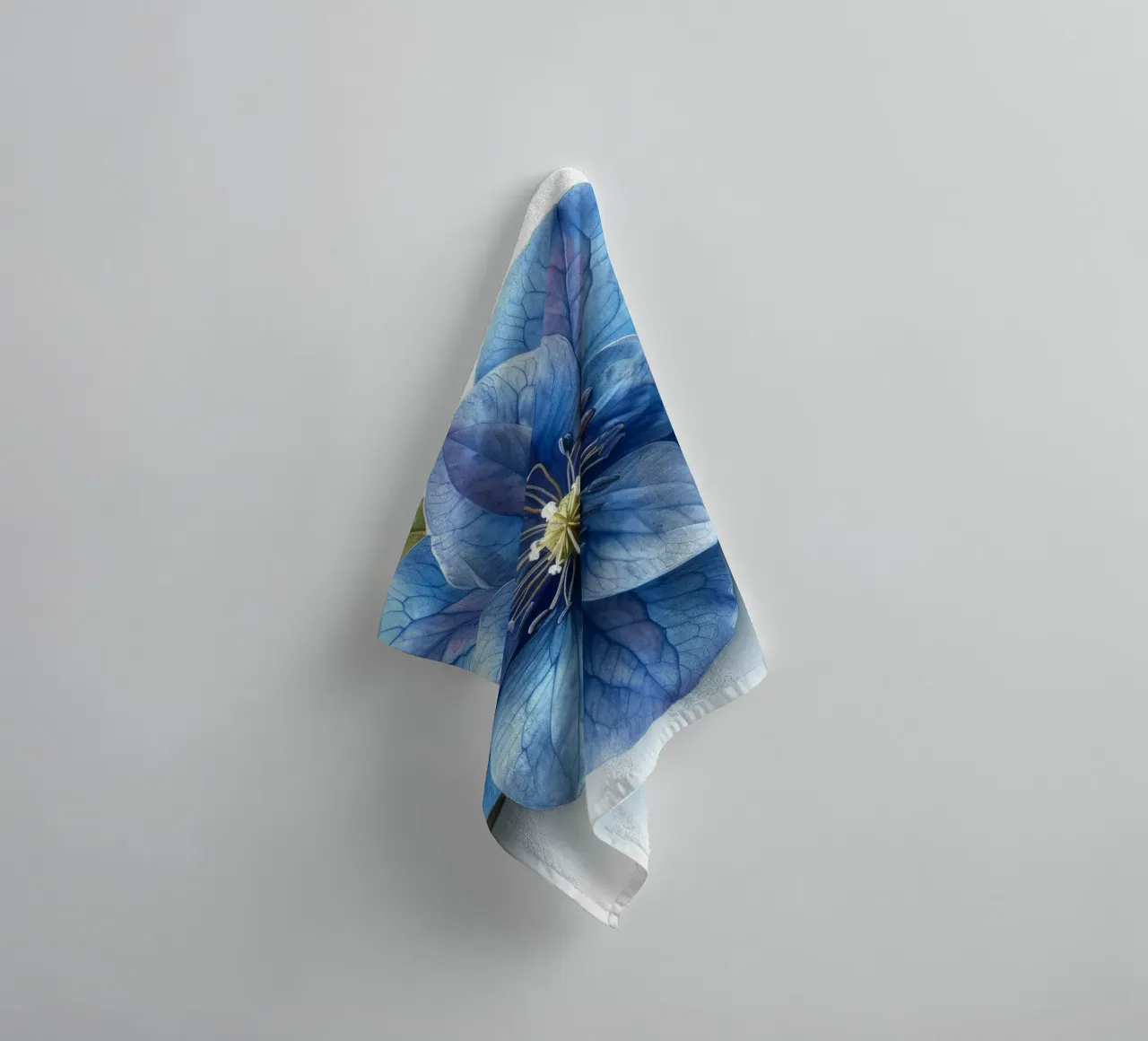 Delphinium bloem 3 badhanddoek van Bold Blooms