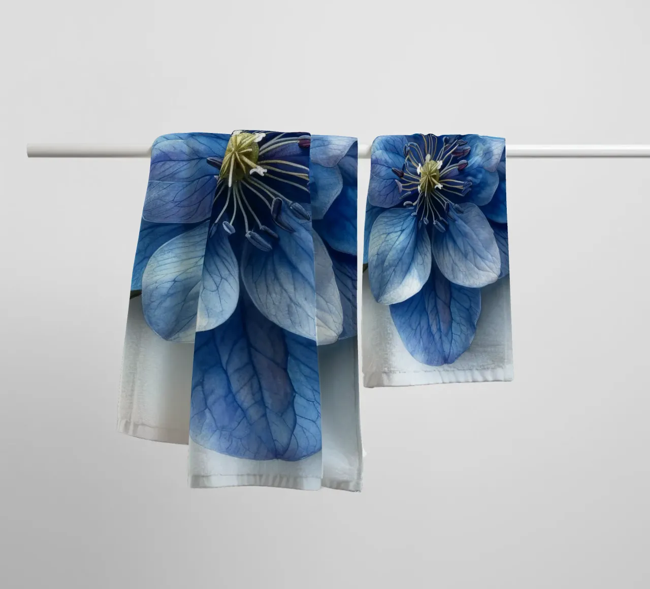 Delphinium bloem 3 badhanddoek van Bold Blooms
