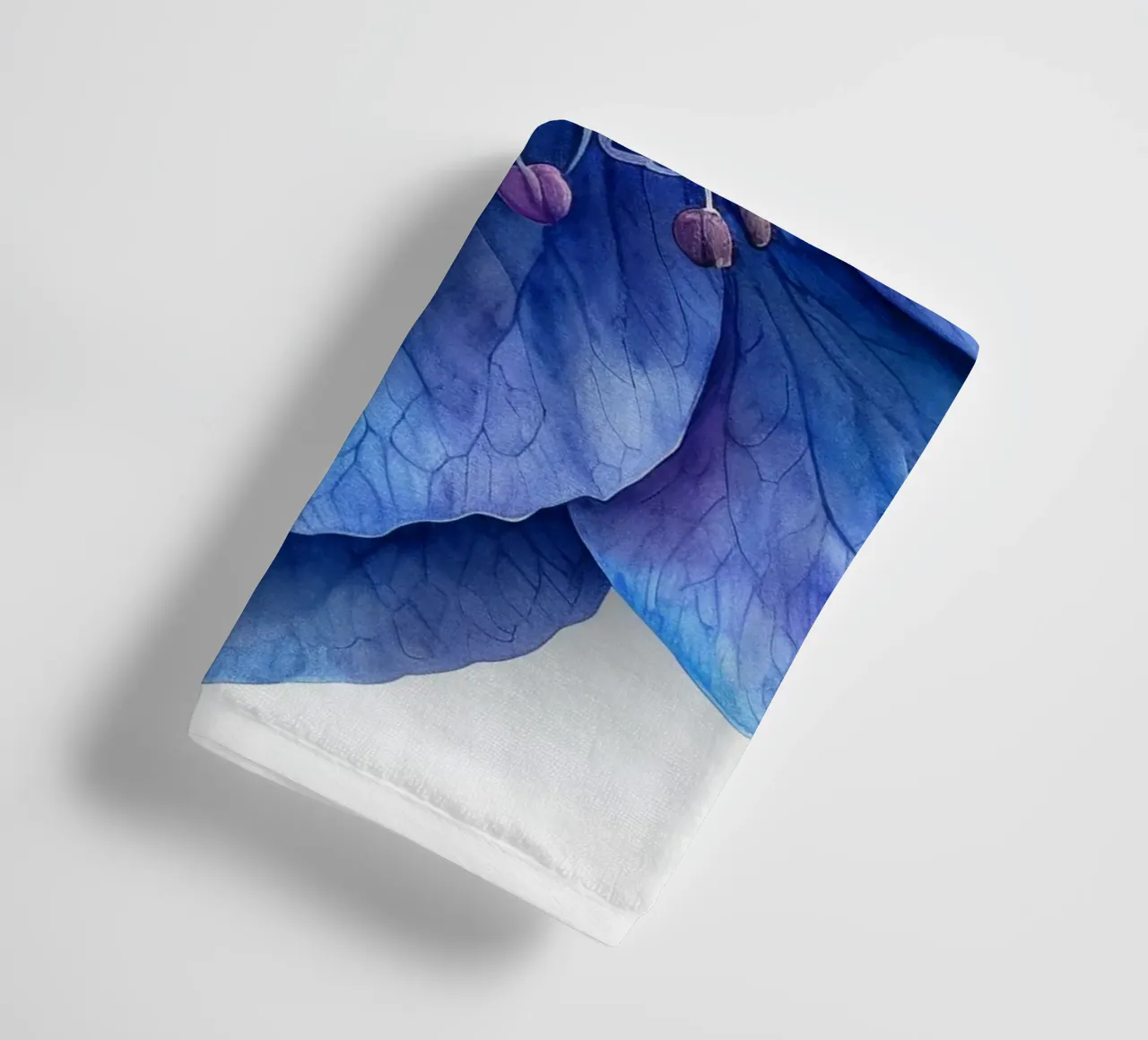 Fiore di delphinium 1 asciugamano da bagno da Bold Blooms