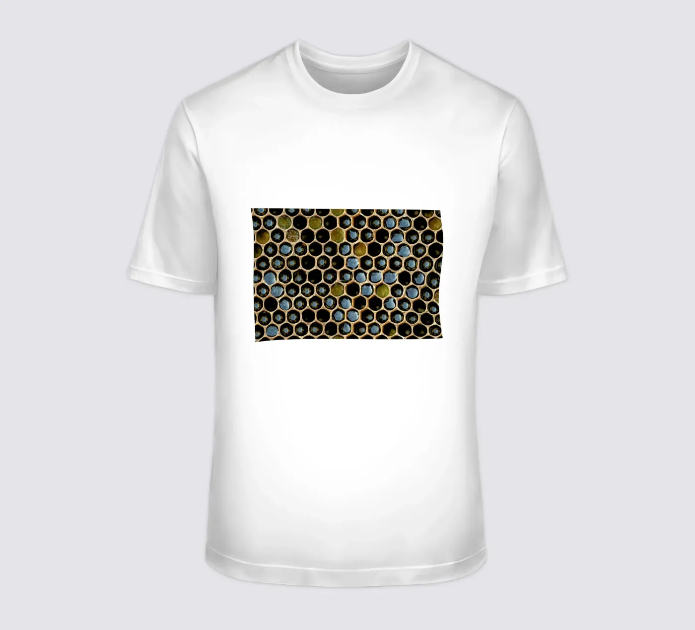 Bee Pattern t-shirt da Curious Collections by Marielle Leenders