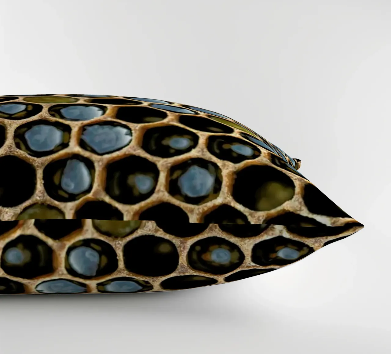 Bee Pattern cuscino da Curious Collections by Marielle Leenders