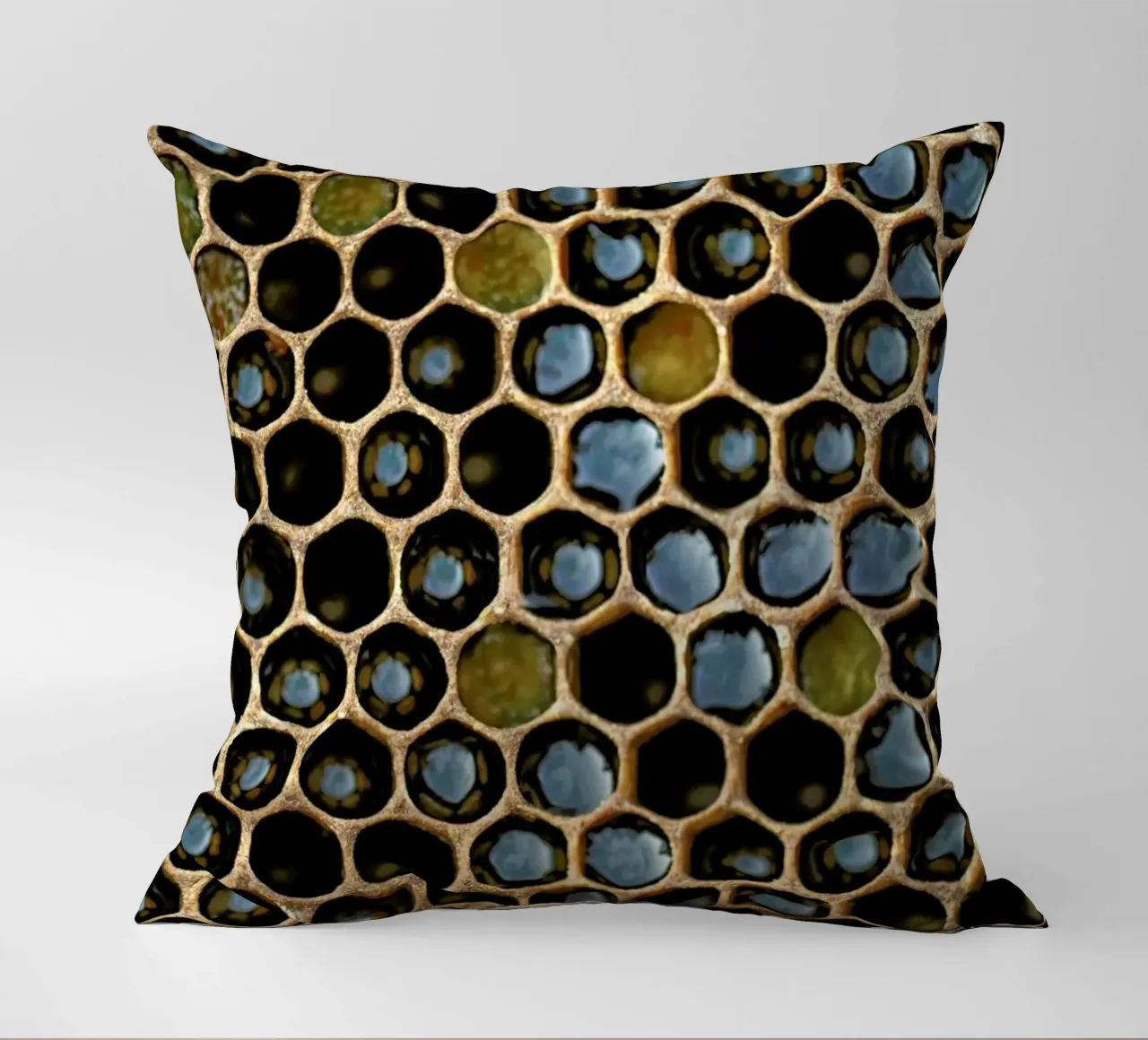 Bee Pattern cuscino da Curious Collections by Marielle Leenders