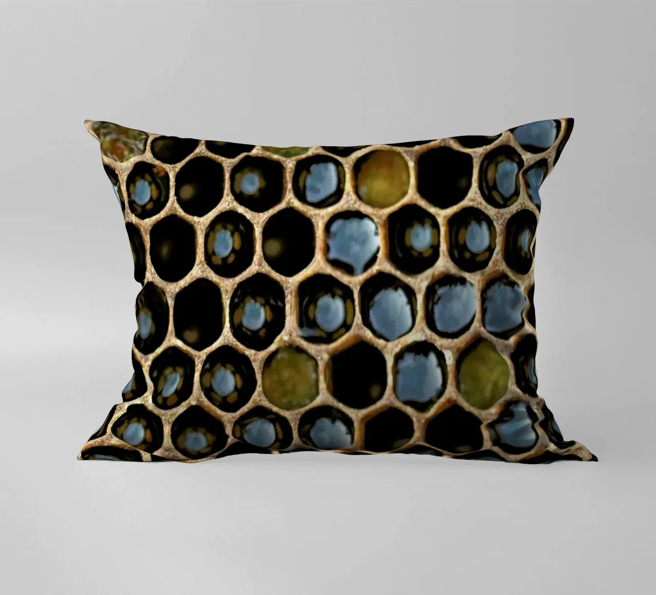 Bee Pattern cuscino da Curious Collections by Marielle Leenders