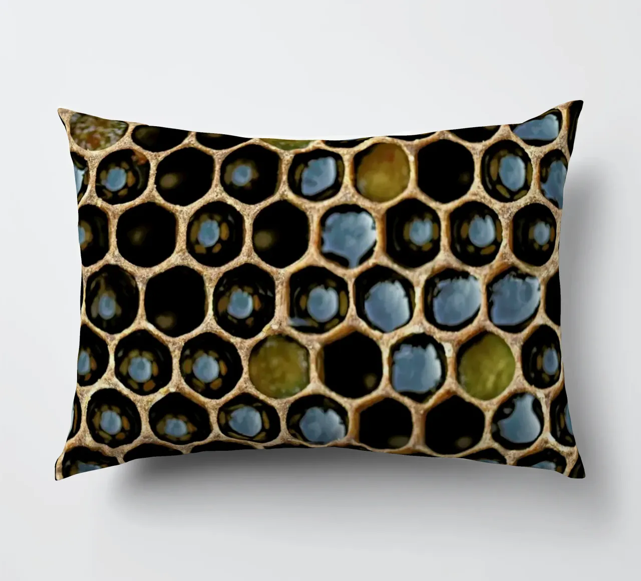 Bee Pattern cuscino da Curious Collections by Marielle Leenders