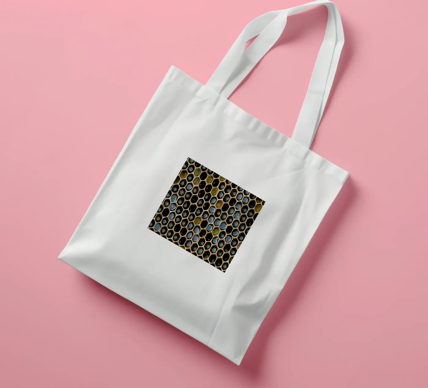 Bee Pattern jute draagtas van Curious Collections by Marielle Leenders