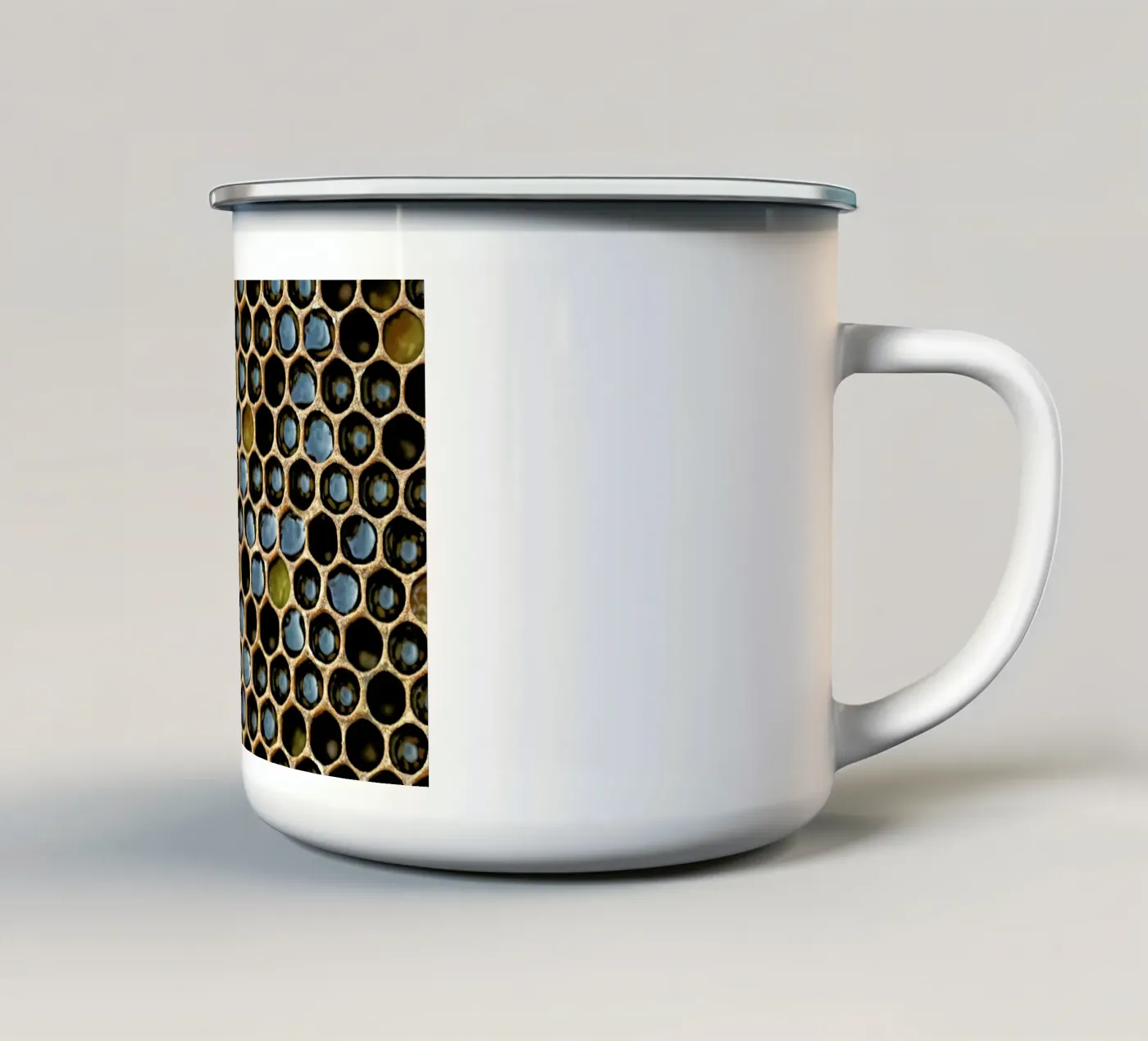 Bee Pattern emaille mok van Curious Collections by Marielle Leenders