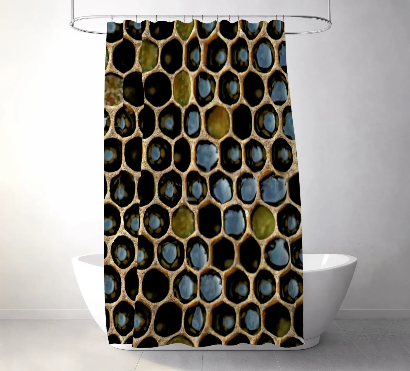 Bee Pattern Duschvorhang von Curious Collections by Marielle Leenders