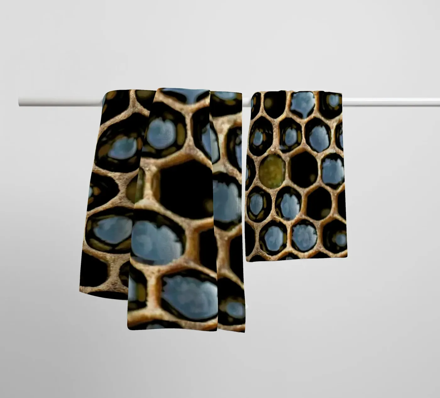 Bee Pattern badhanddoek van Curious Collections by Marielle Leenders