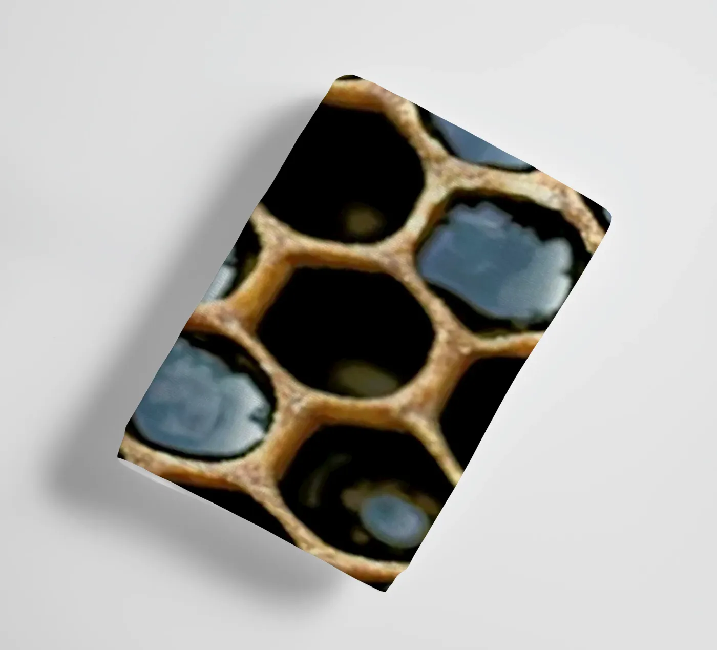 Bee Pattern asciugamano da bagno da Curious Collections by Marielle Leenders