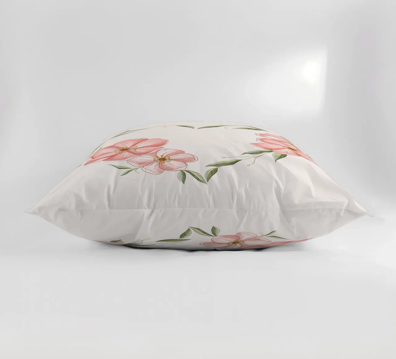 Cuore con fiori e foglie delicate. Romantico cuscino da CalliLetters
