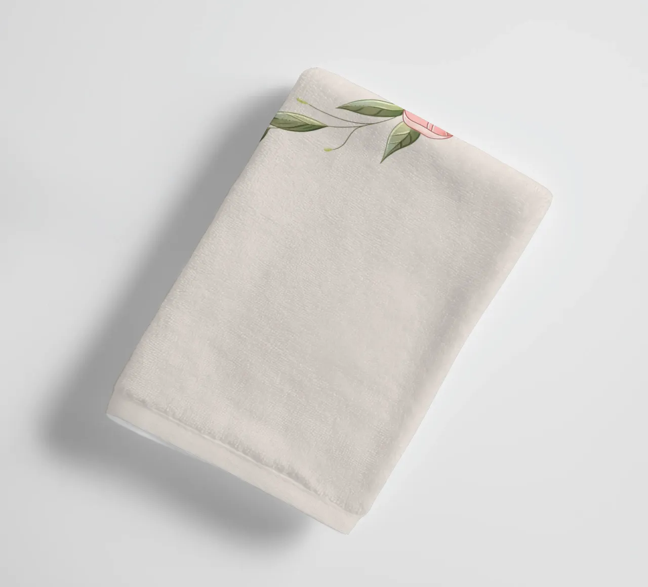 Cuore con fiori e foglie delicate. Romantico asciugamano da bagno da CalliLetters