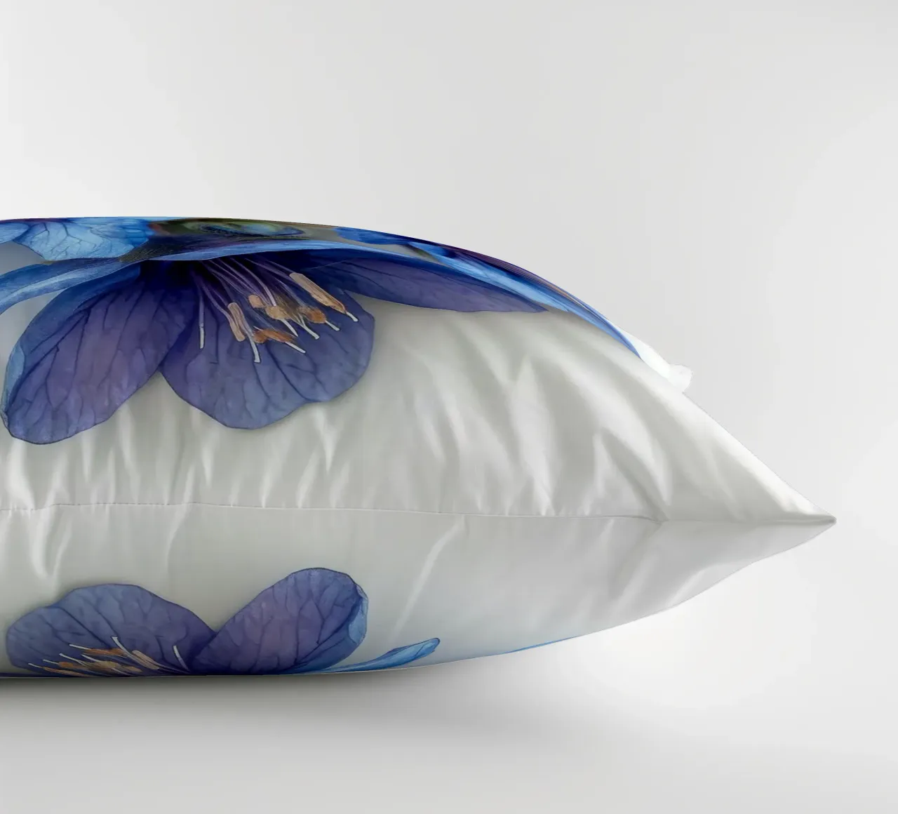 Falso fiore indaco 2 cuscino da Bold Blooms