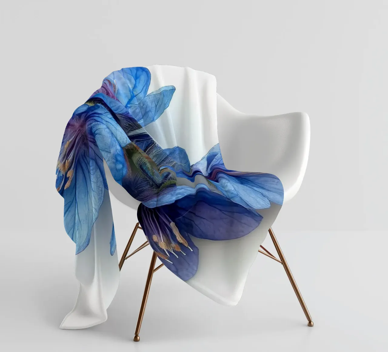 Falso fiore indaco 2 coperta in pile da Bold Blooms