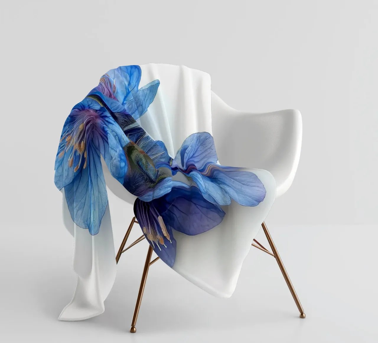 Falso fiore indaco 2 coperta in pile da Bold Blooms