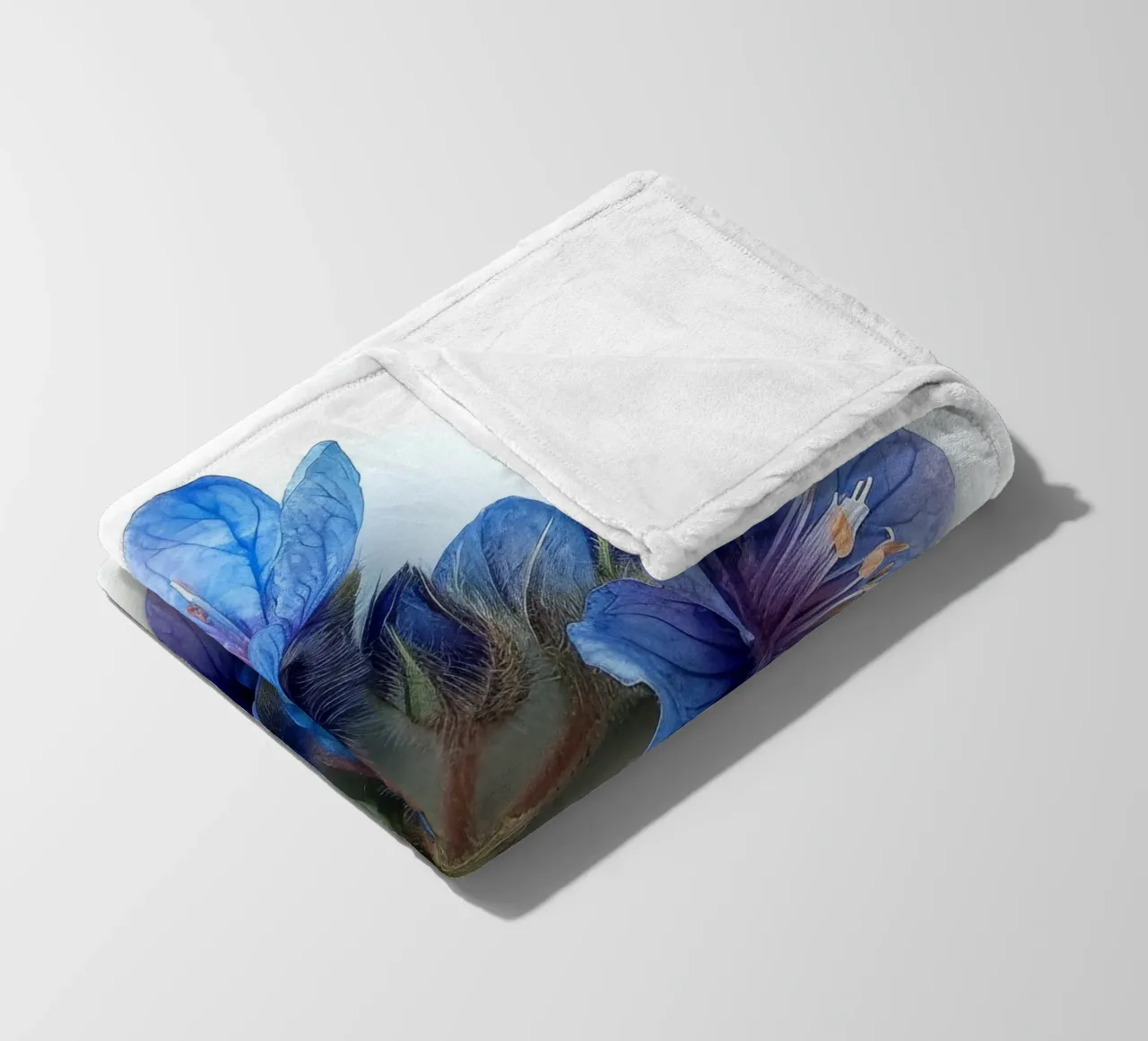 Falso fiore indaco 2 coperta in pile da Bold Blooms