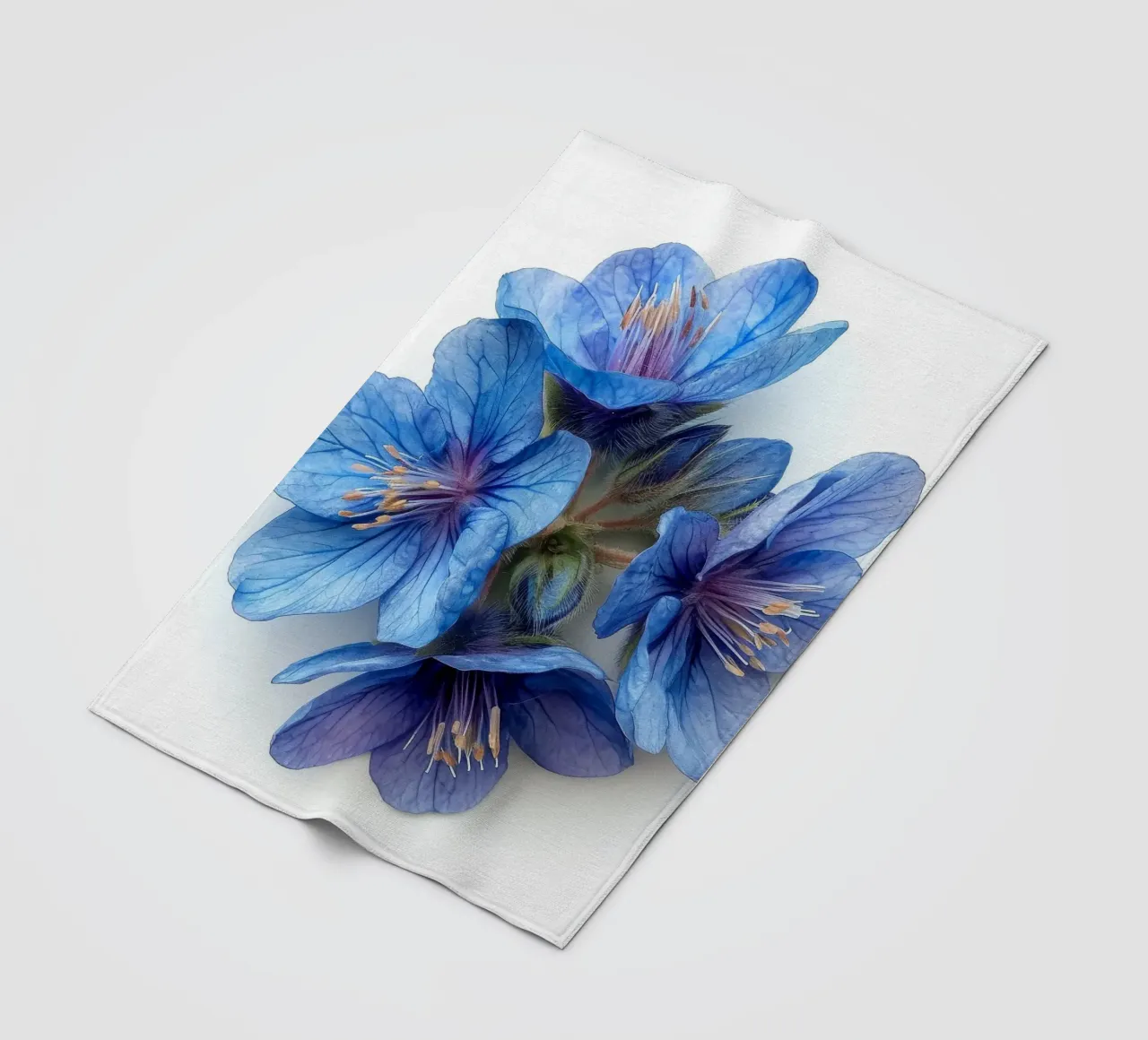 Falso fiore indaco 2 coperta in pile da Bold Blooms