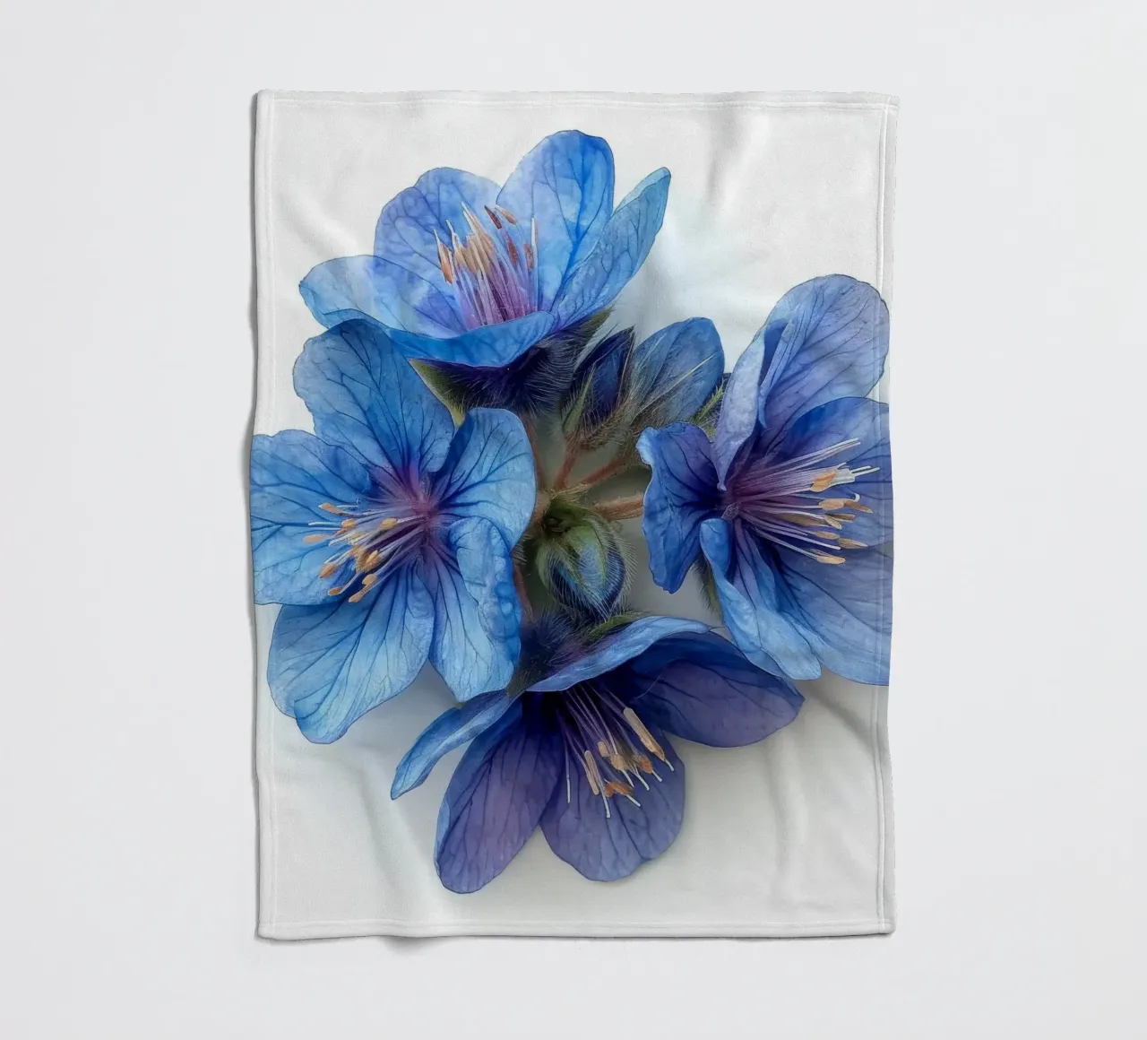 Falso fiore indaco 2 coperta in pile da Bold Blooms