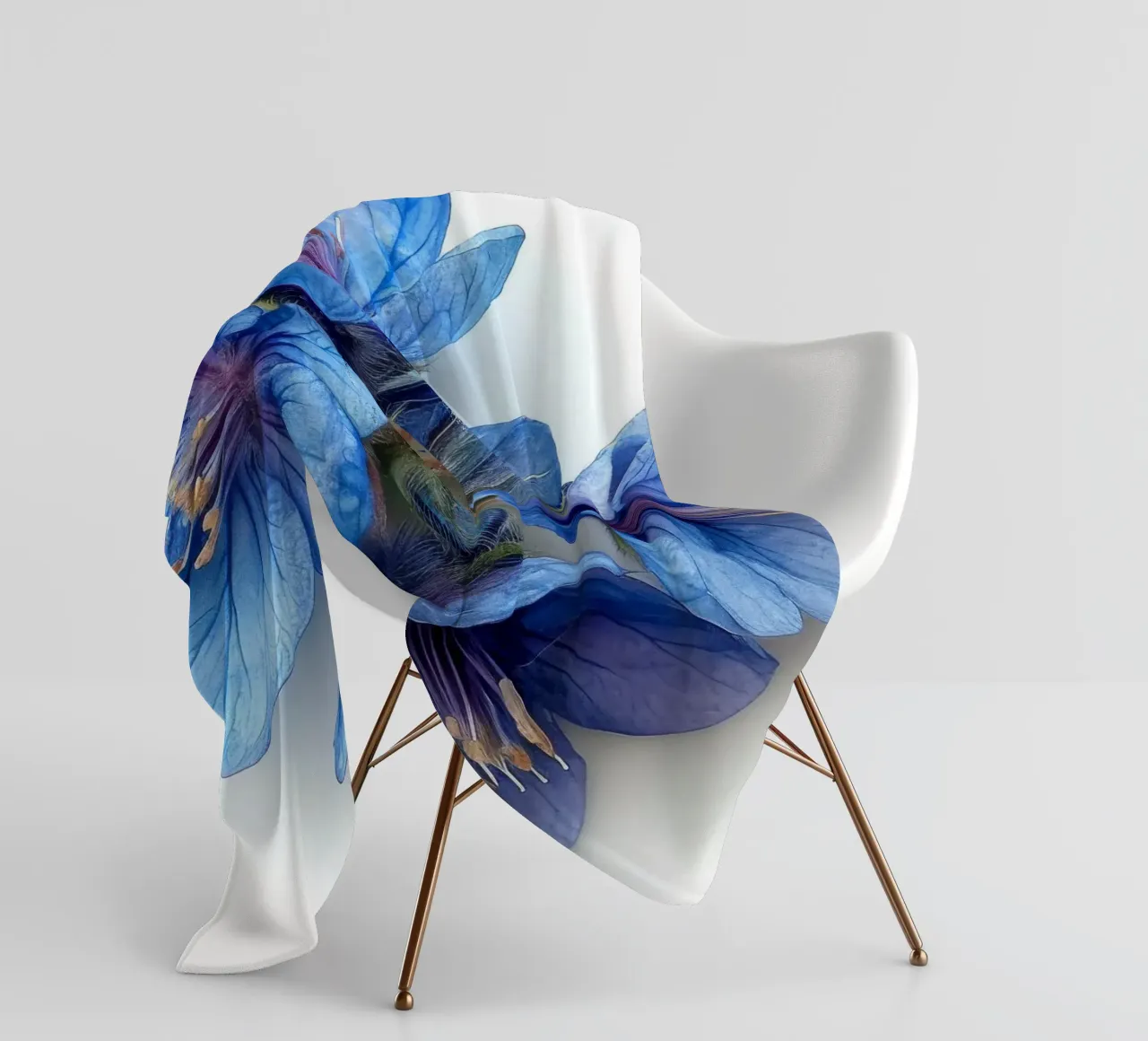 Falso fiore indaco 2 coperta in pile da Bold Blooms