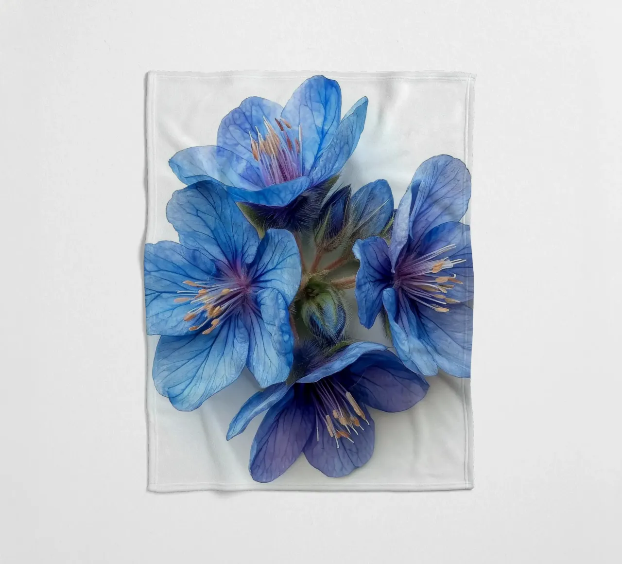 Falso fiore indaco 2 coperta in pile da Bold Blooms