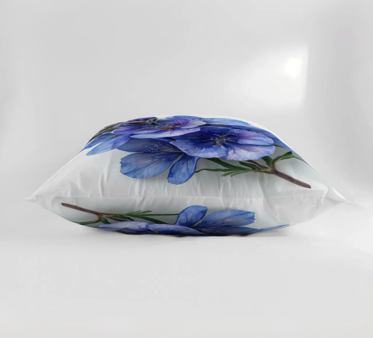 Falso fiore indaco 4 cuscino da Bold Blooms