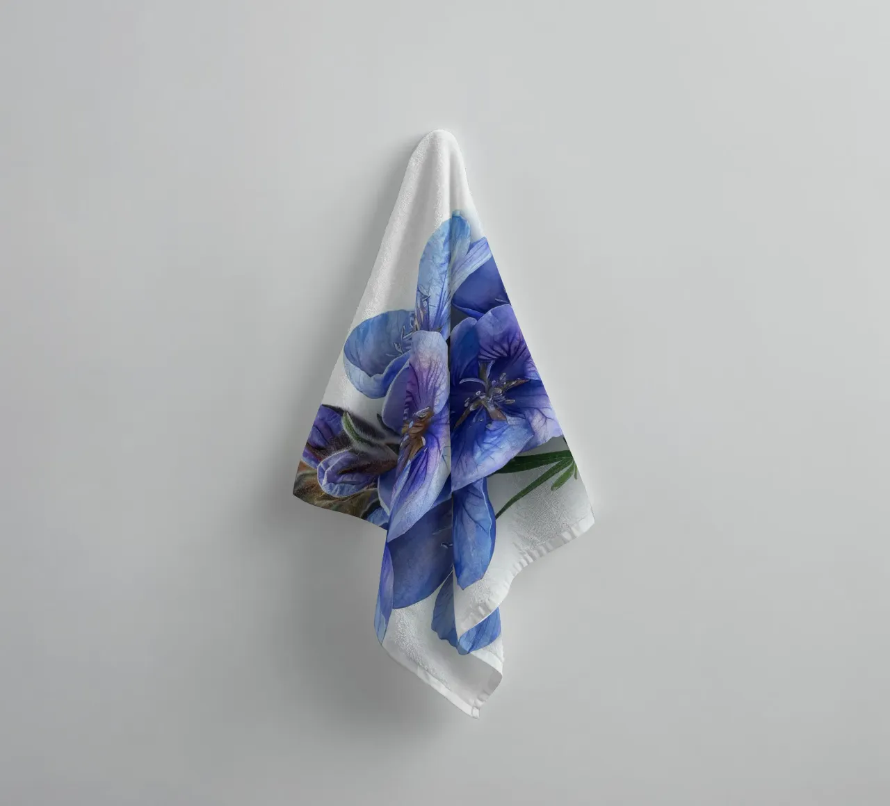 Falso fiore indaco 4 asciugamano da bagno da Bold Blooms