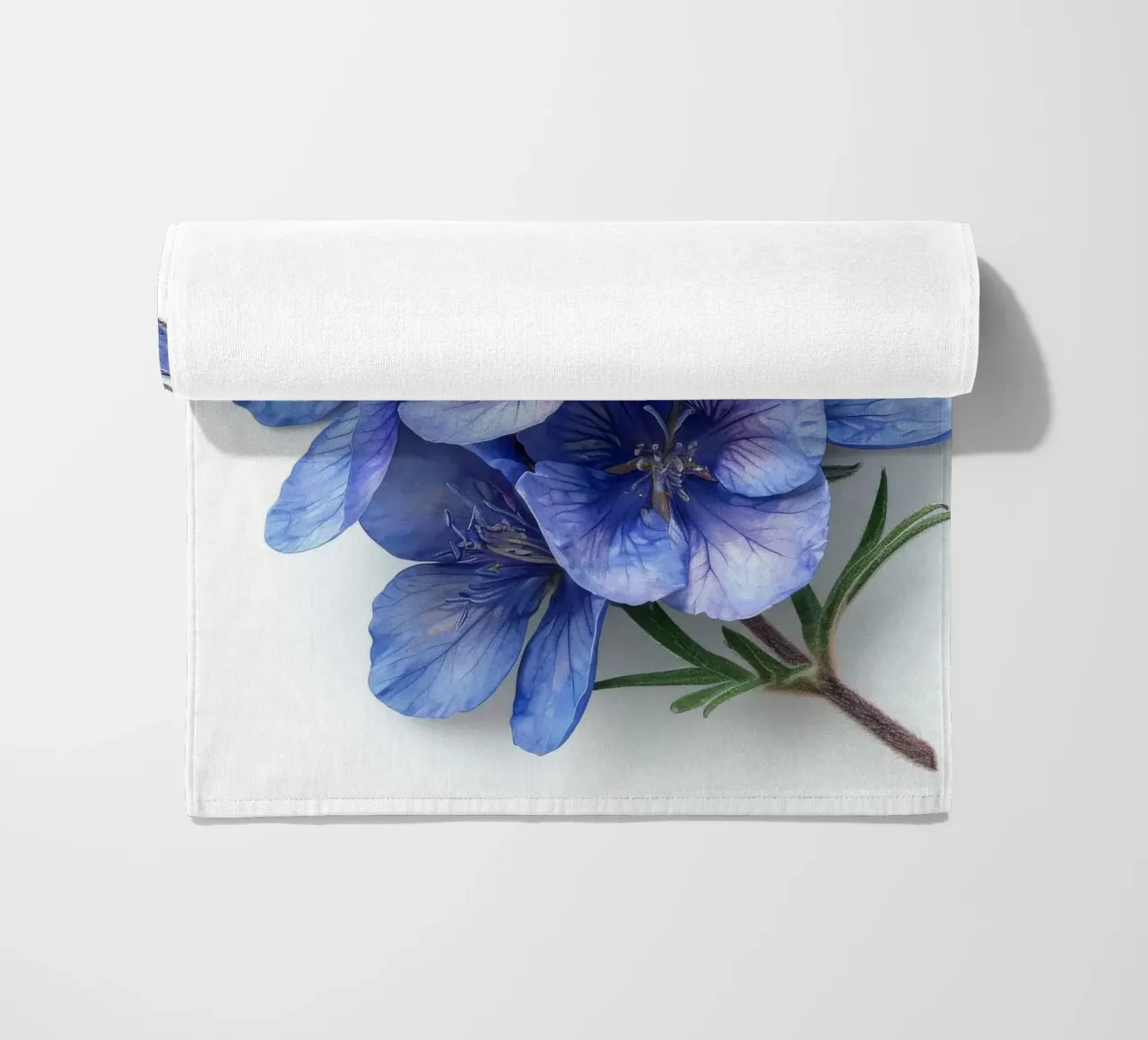 Falso fiore indaco 4 telo mare da Bold Blooms