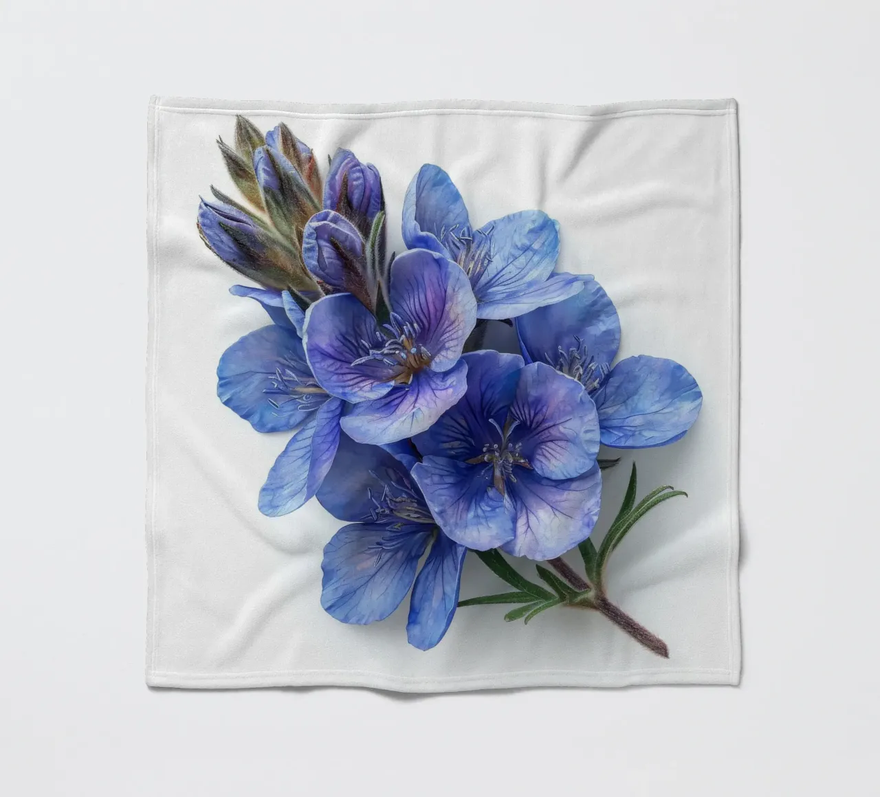 Falso fiore indaco 4 coperta in pile da Bold Blooms
