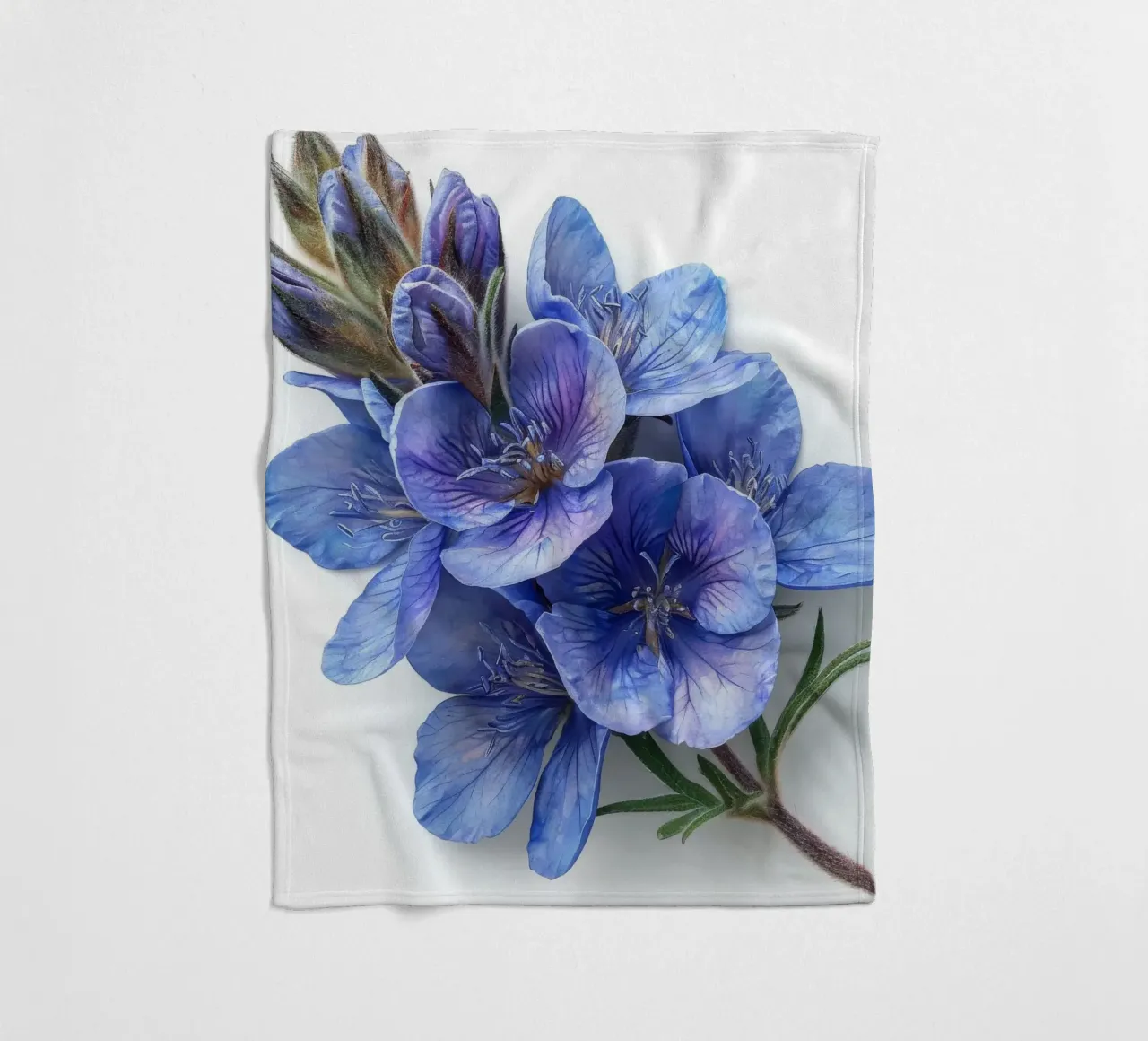 Falso fiore indaco 4 coperta in pile da Bold Blooms