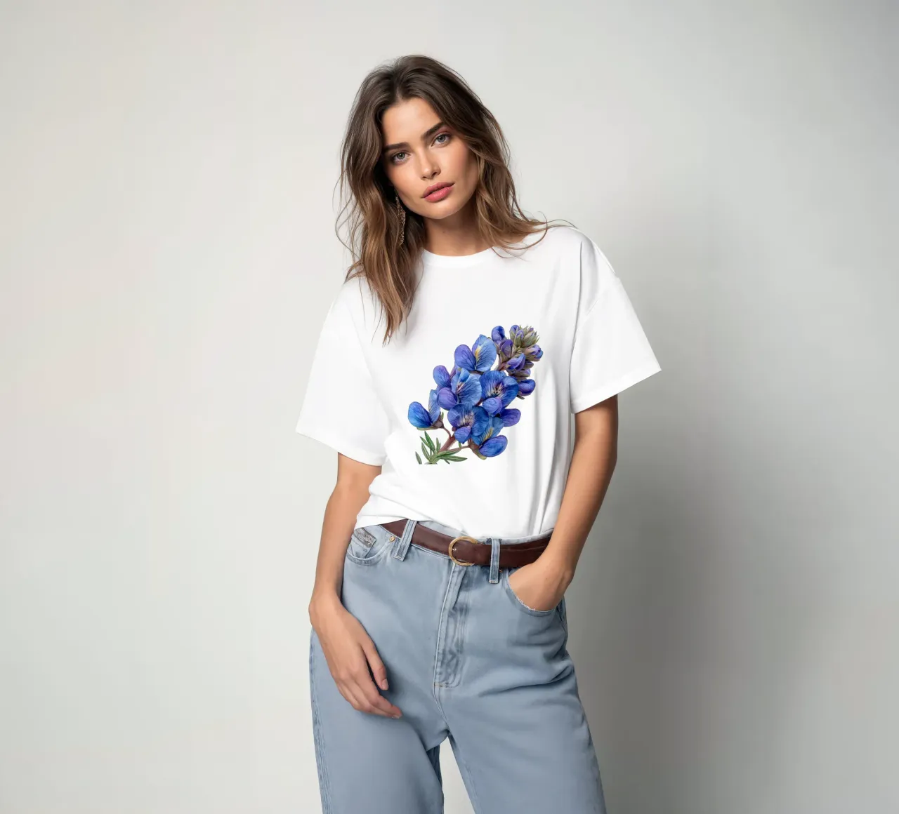 Falso fiore indaco 1 t-shirt da Bold Blooms