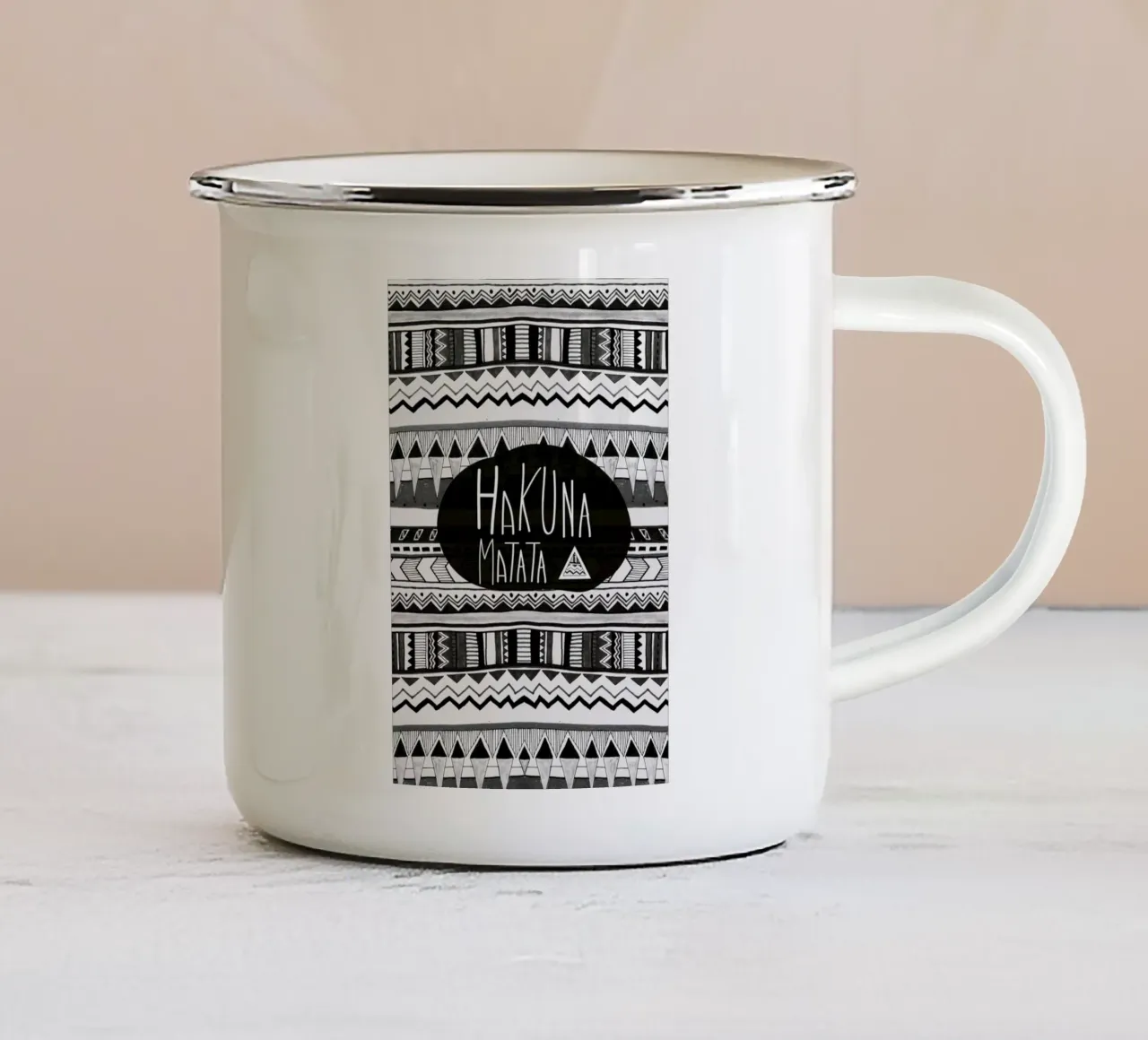 Hakuna matata tazza in smalto da Vasare Nar