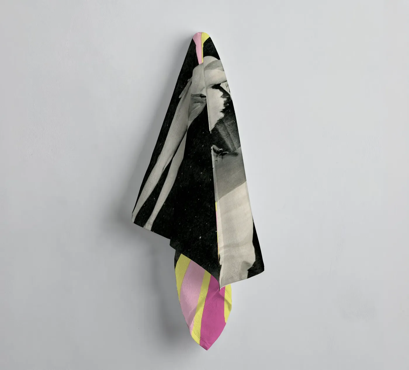 Dynamos badhanddoek van Cassia Beck Collage