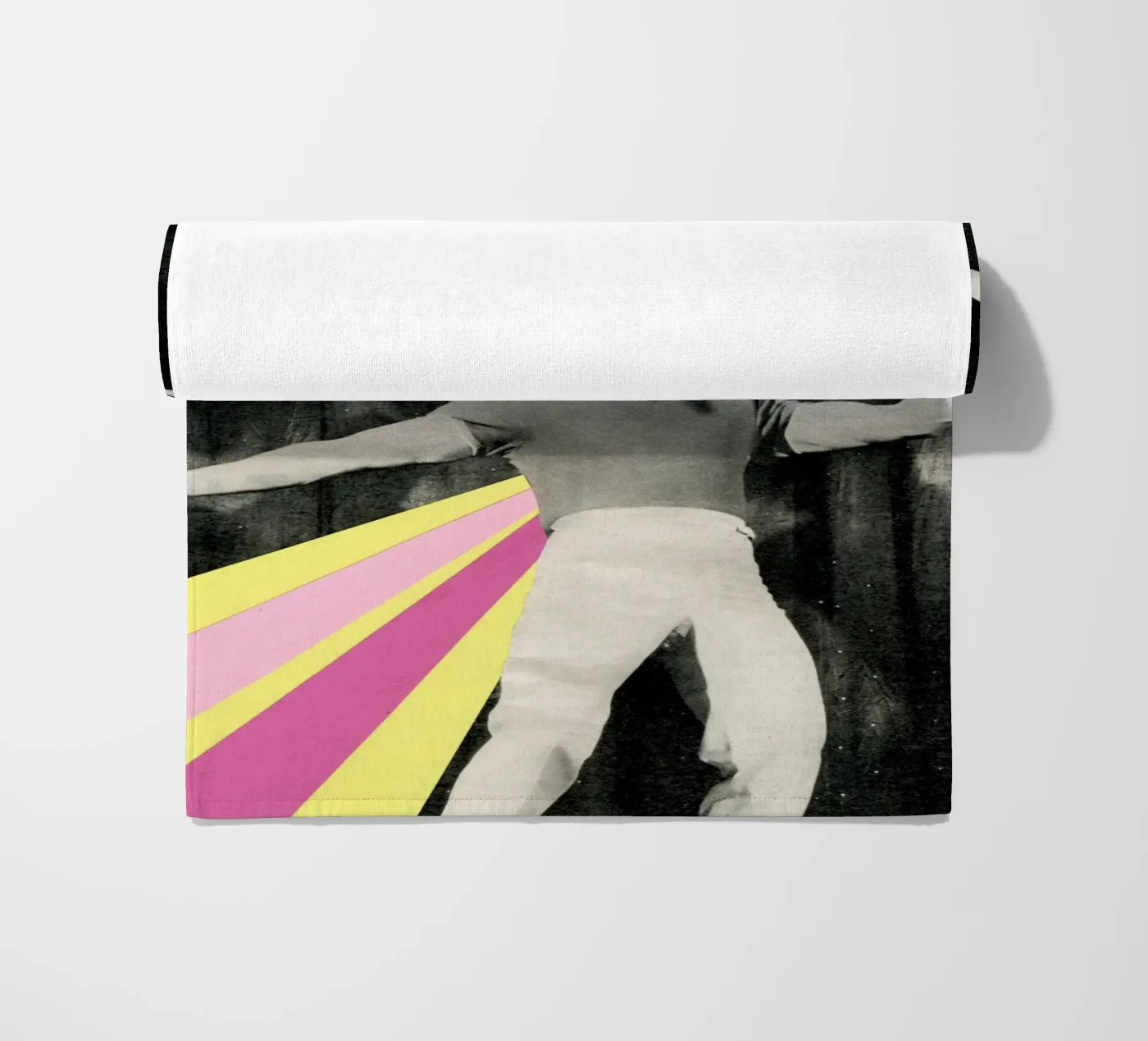 Dynamos strandhanddoek van Cassia Beck Collage