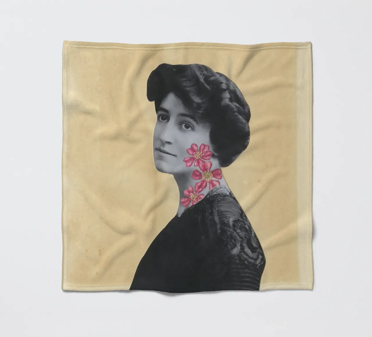 Tatuaggio coperta in pile da Cassia Beck Collage