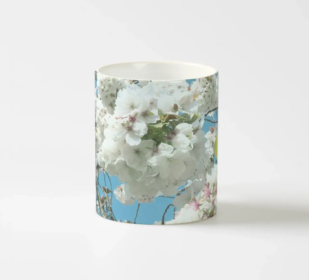Fiori di primavera tazza in ceramica da Cassia Beck Photography