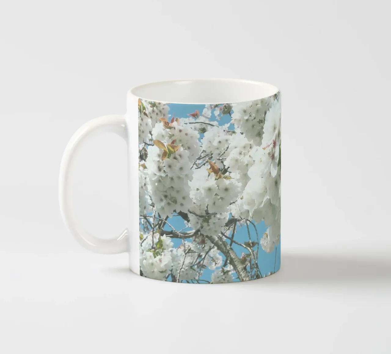 Fiori di primavera tazza in ceramica da Cassia Beck Photography