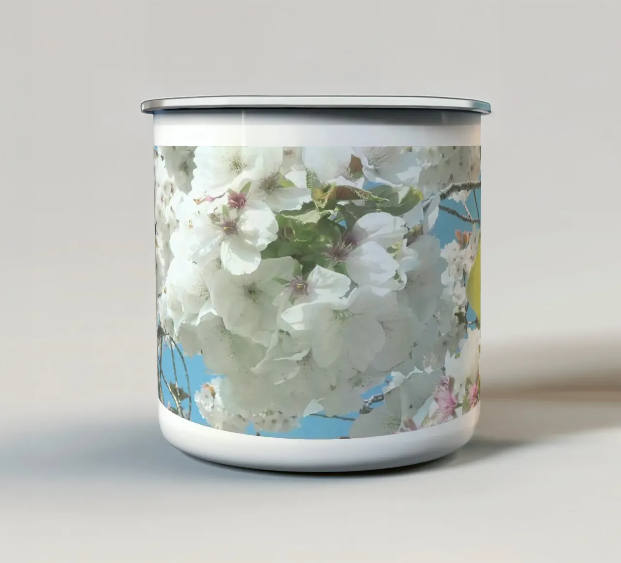 Fiori di primavera tazza in smalto da Cassia Beck Photography
