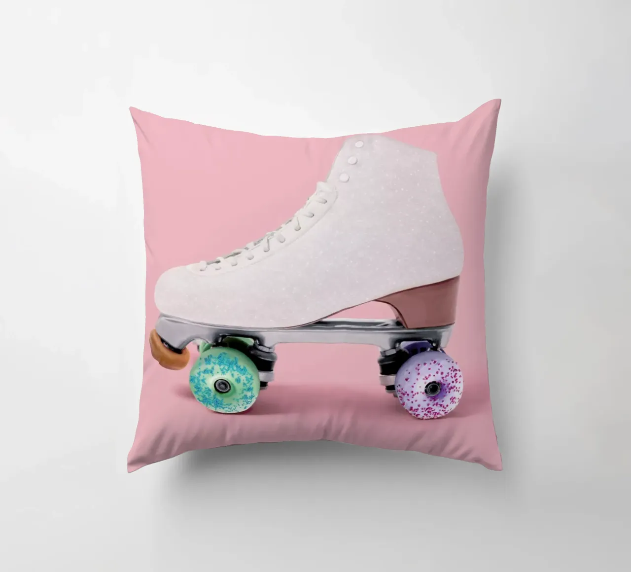 Roller Donut cuscino da Paul Fuentes Design
