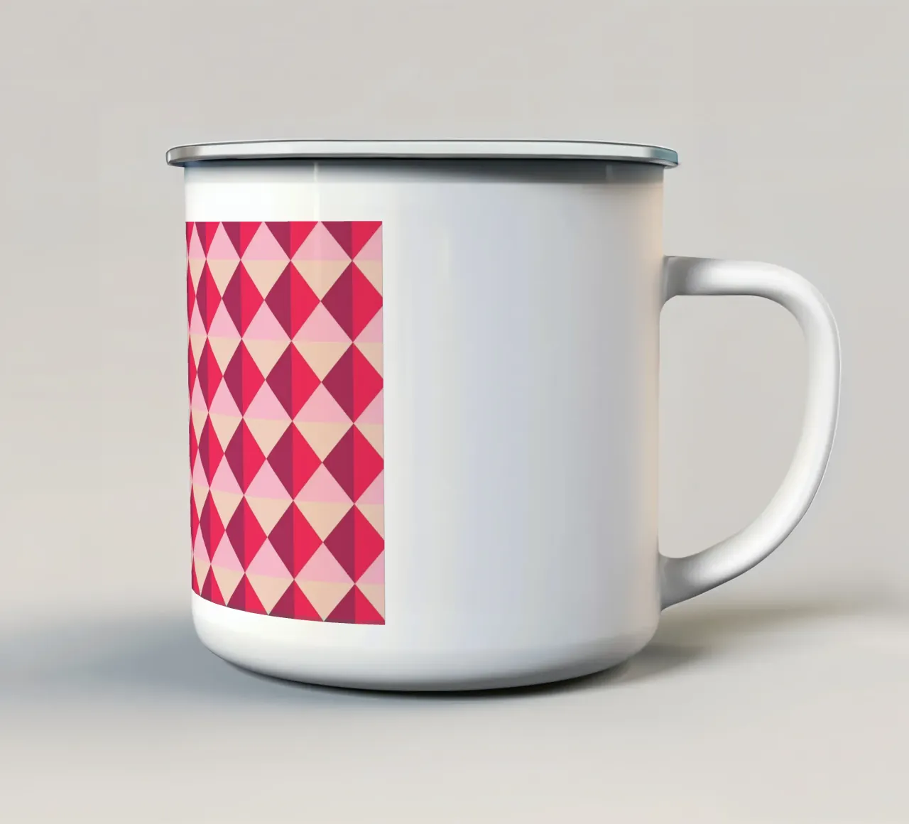 Motivo colorato e giocoso, piccoli quadrati e triangoli tazza in smalto da CreatedbySon