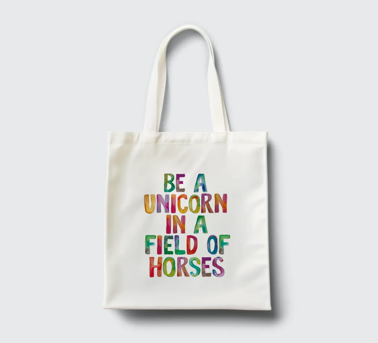 Essere un unicorno in un campo di cavalli: design tipografico arcobaleno borsa in juta da THE MOTIVATED TYPE