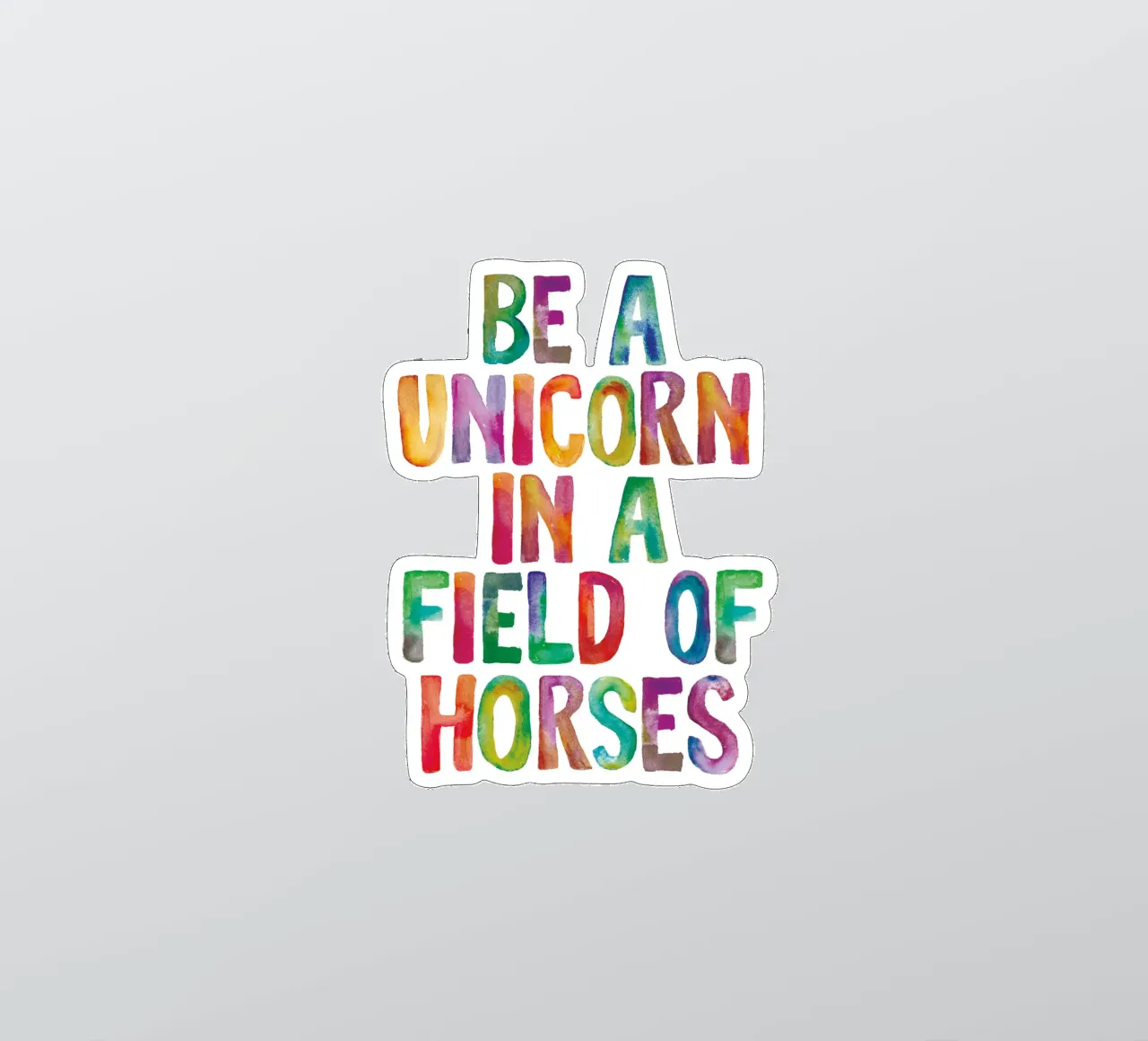 Be a Unicorn in a Field of Horses (Être une licorne dans un champ de chevaux) Rainbow Typography Design (Typographie arc-en-ciel) autocollant de THE MOTIVATED TYPE