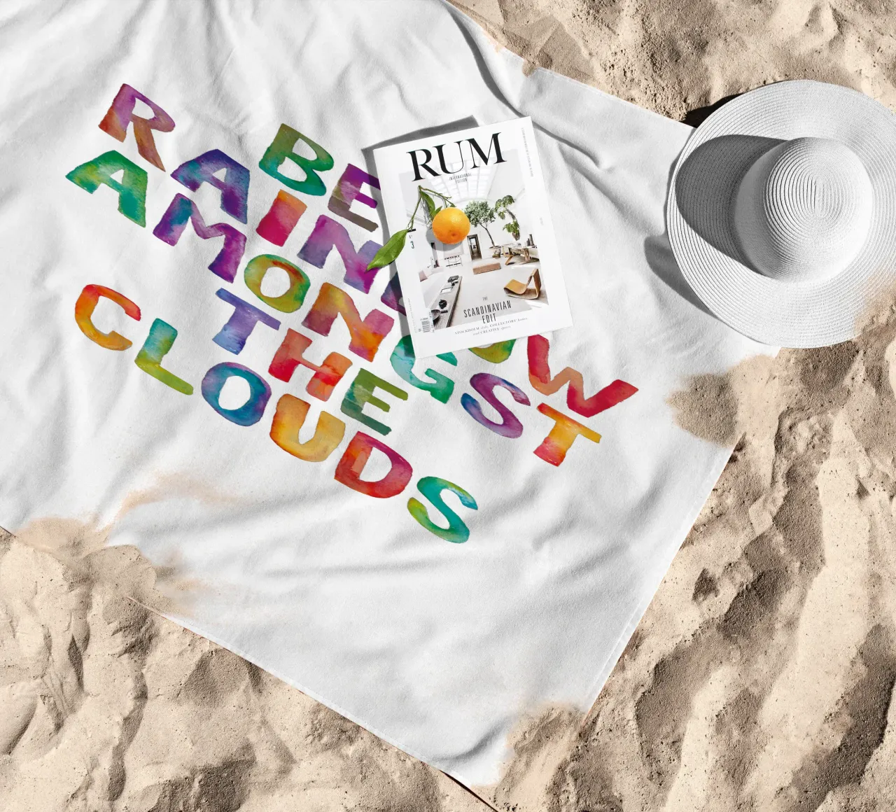 Be A Rainbow Amongst The Clouds Arcobaleni Tipografia Design telo mare da THE MOTIVATED TYPE