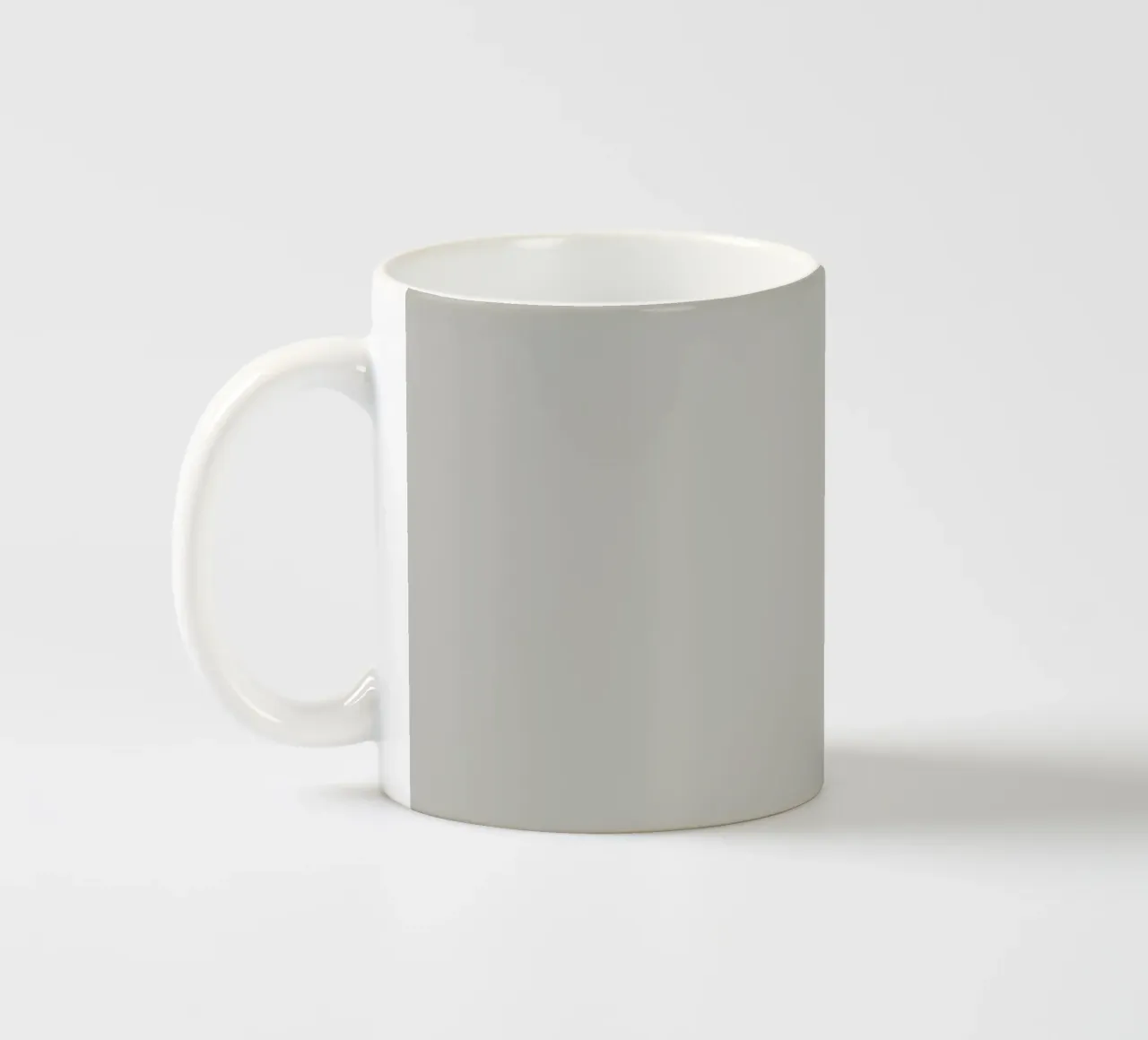 Leggimi una storia e poi rimboccami le coperte dicendomi che mi vuoi bene tazza in ceramica da THE MOTIVATED TYPE