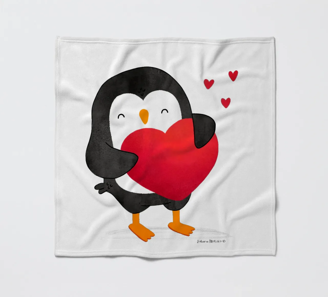 Pinguino felice con un grande cuore rosso coperta in pile da julianamotzko