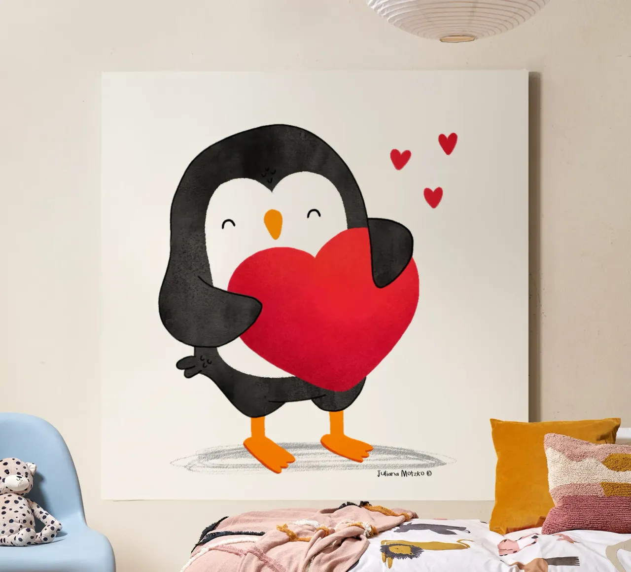 Pinguino felice con un grande cuore rosso tela con Cornice a cassetta da julianamotzko