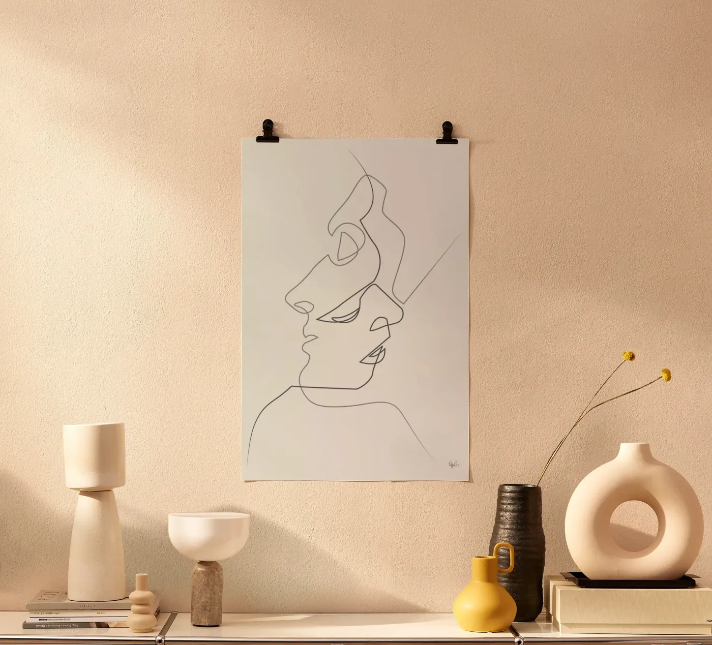 Close on White poster da Quibe