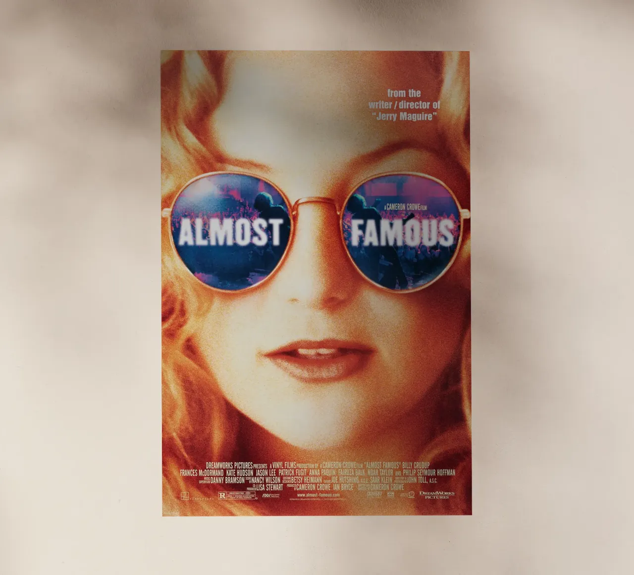 Almost Famous pellicola backlit da Attaboy Dsgn