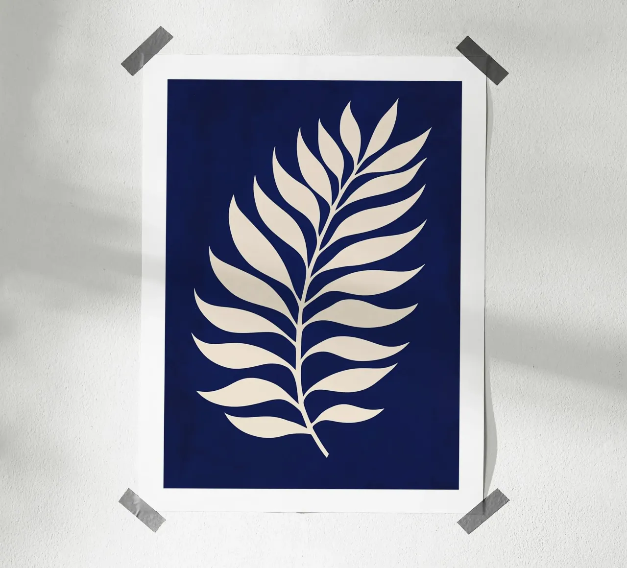 Abstraktes Blatt auf blauem Hintergrund Poster von DWA
