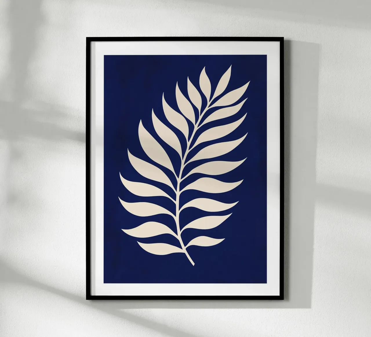 Abstraktes Blatt auf blauem Hintergrund Poster von DWA