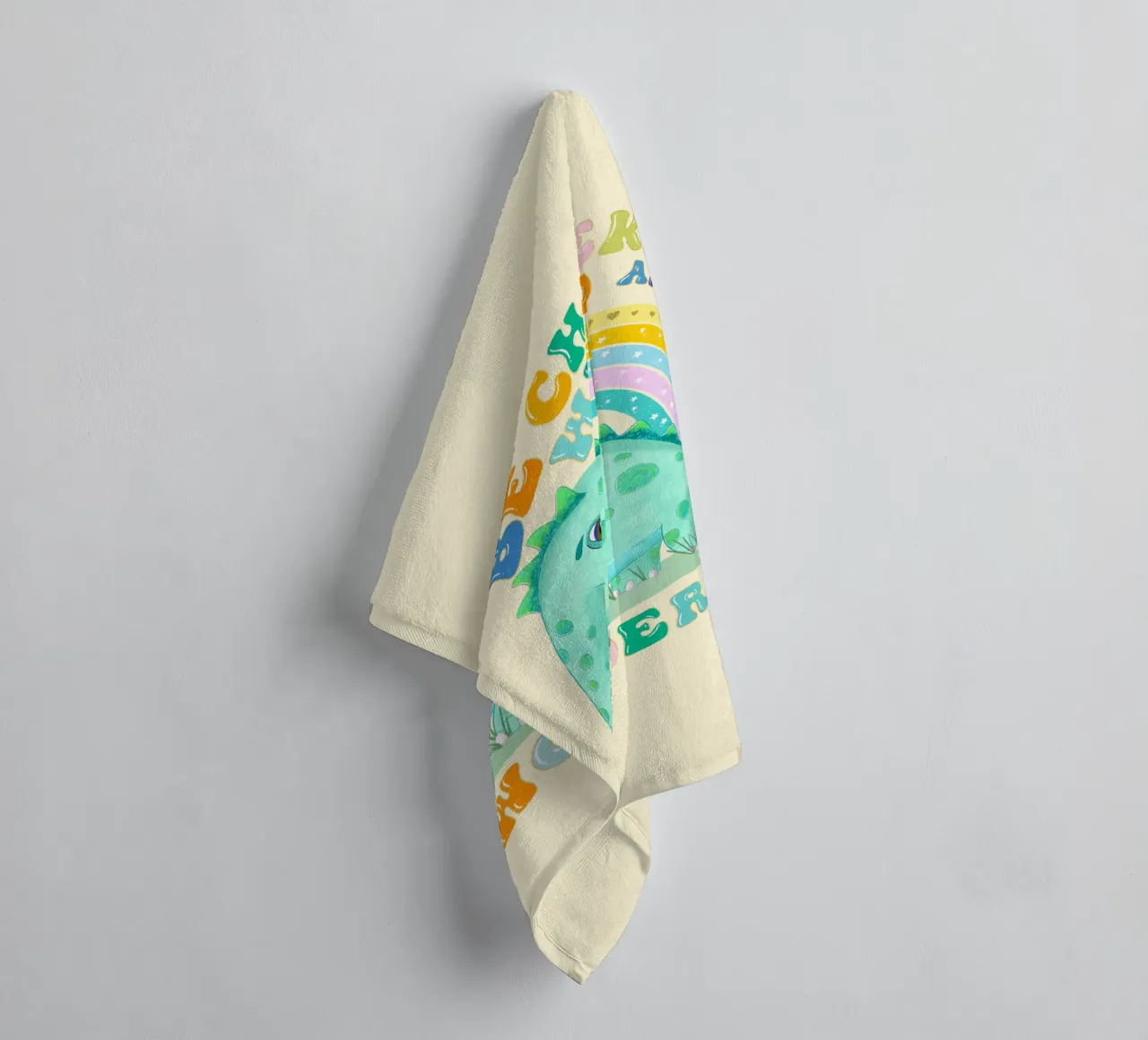 Be Cheeky, Wild and Wonderful. Süßer Dinosaurier, Regenbogen Handtuch von CalliLetters